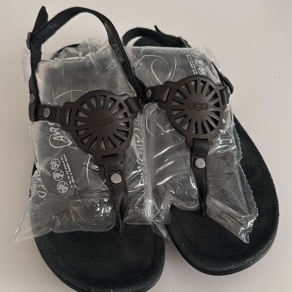 UGG Black Sandals with Thong Design EUC - Picture 4 of 4